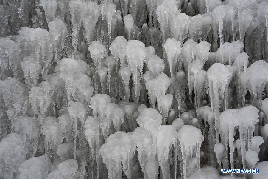 CHINA-HUBEI-NATIONAL HIGHWAY-ICICLES (CN)