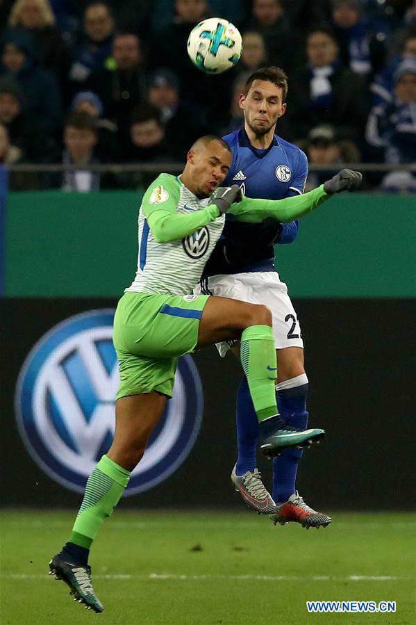 (SP)GERMANY-GELSENKIRCHEN-SOCCER-GERMAN CUP-SCHALKE 04 VS WOLFSBURG