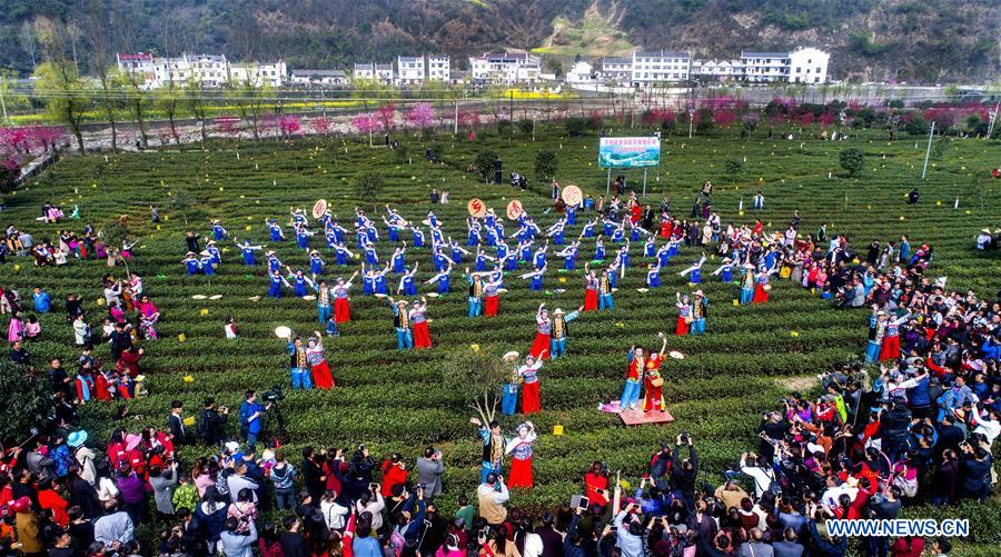 CHINA-SHAANXI-PINGLI-TEA GARDEN-FOLK DRAMA SHOW (CN) 