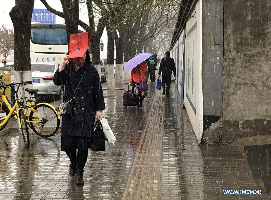 CHINA-BEIJING-SNOW-BLUE ALERT (CN)