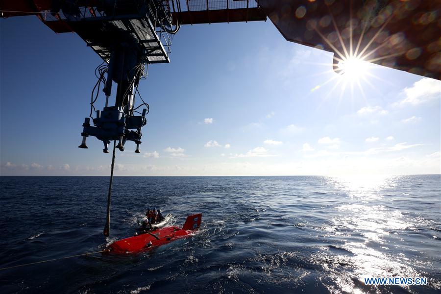 CHINA-SOUTH CHINA SEA-DEEP SEA WARRIOR-ELDER ACADEMICIAN-DIVE (CN)