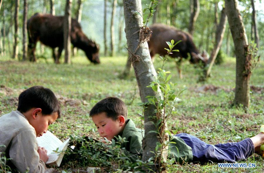 CHINA-OLD PHOTOS-CHILDHOOD-PICTORIAL RECORD (CN)