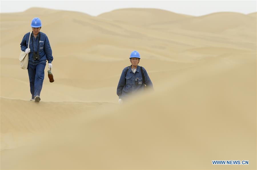 CHINA-XINJIANG-TAKLIMAKAN DESERT-POWER LINE (CN)