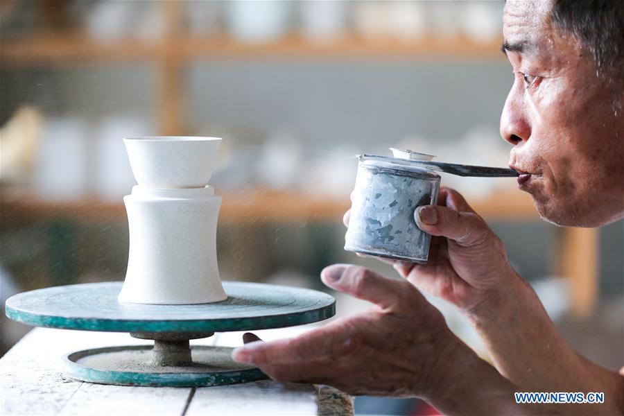 CHINA-JIANGXI-JINGDEZHEN-PORCELAIN-CRAFTSMEN (CN)