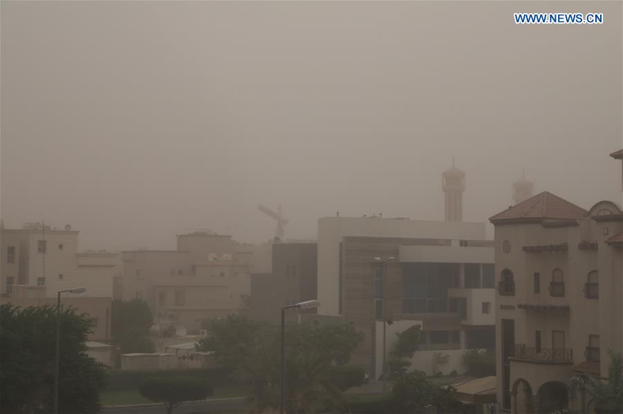 KUWAIT-HAWALLI GOVERNORATE-HEAVY DUST