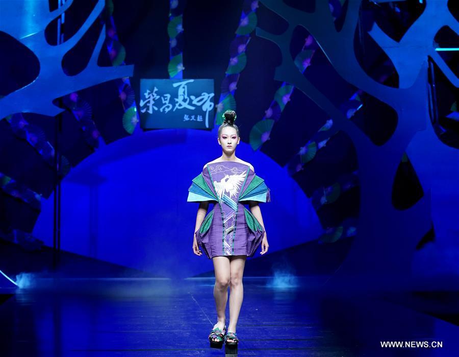 CHINA-BEIJING-FASHION WEEK (CN)