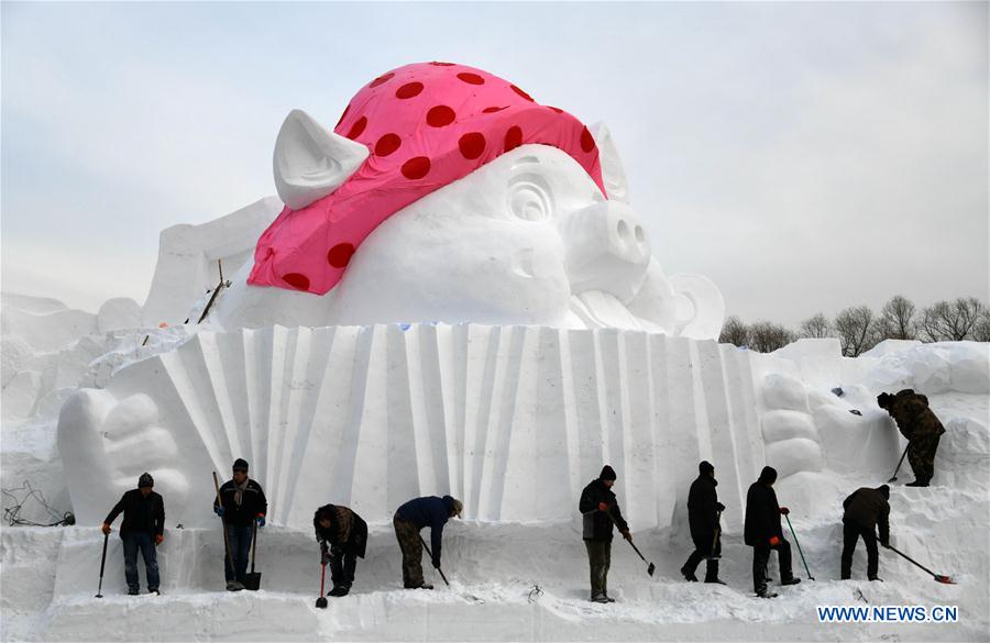 CHINA-HEILONGJIANG-HARBIN-SNOW SCULPTURE (CN)