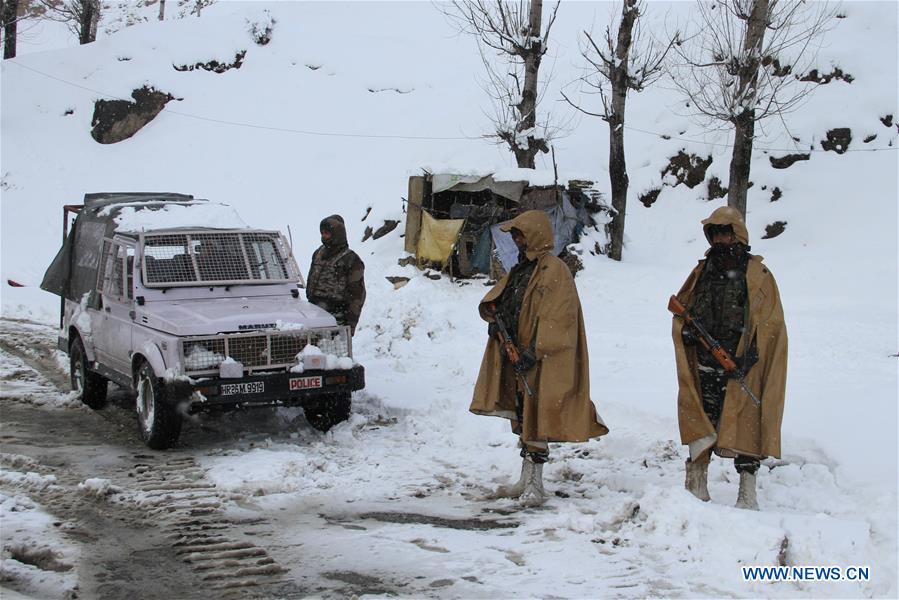 KASHMIR-SRINAGAR-SNOWFALL