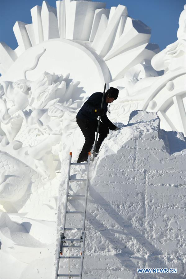 CHINA-HEILONGJIANG-HARBIN-SNOW SCULPTURE-COMPETITION (CN)