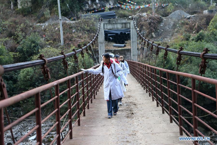 CHINA-YUNNAN-NUJIANG-MOUNTAIN DOCTOR (CN)