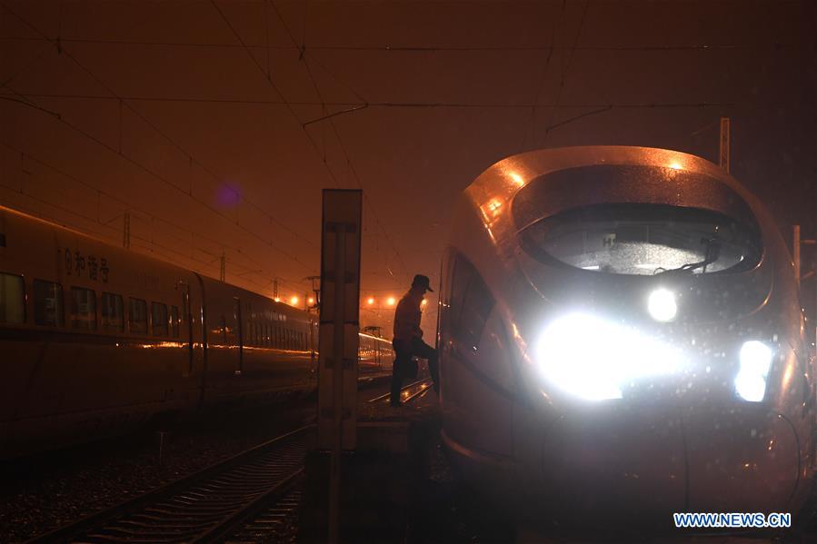 CHINA-ANHUI-HEFEI-BULLET TRAIN-SHUNTING OPERATION (CN)