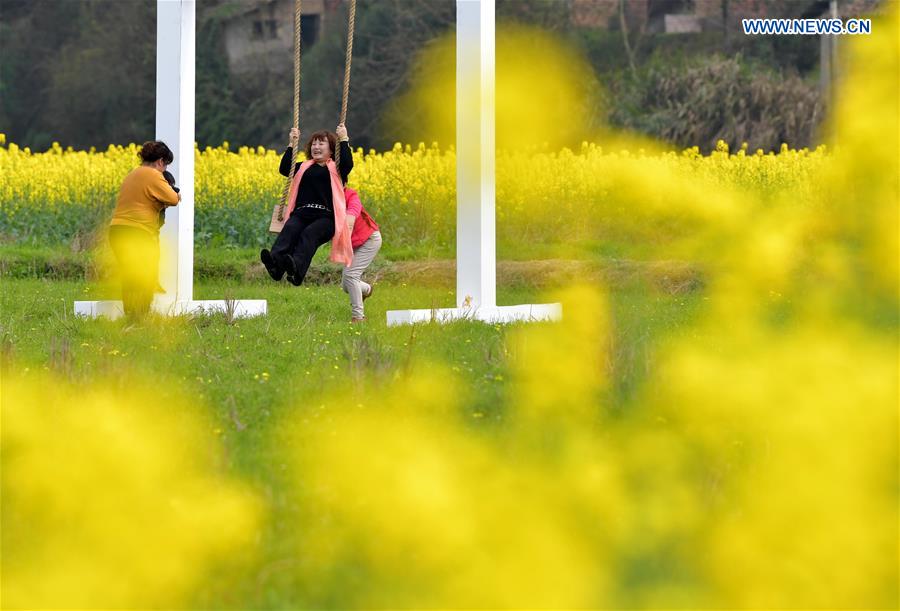 CHINA-JIANGXI-RAPESEED FIELDS (CN)