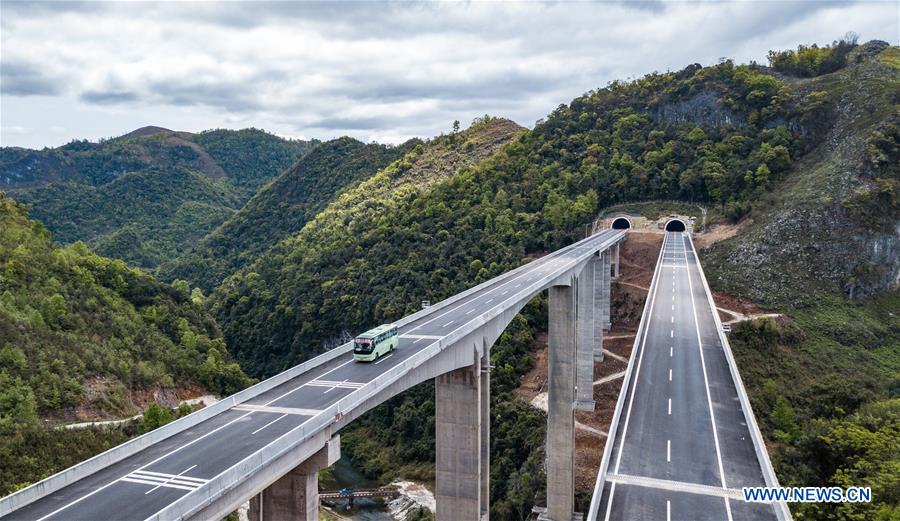 CHINA-GUIZHOU-INFRASTRUCTURE-EXPRESSWAY-CONSTRUCTION-TRAFFIC (CN)