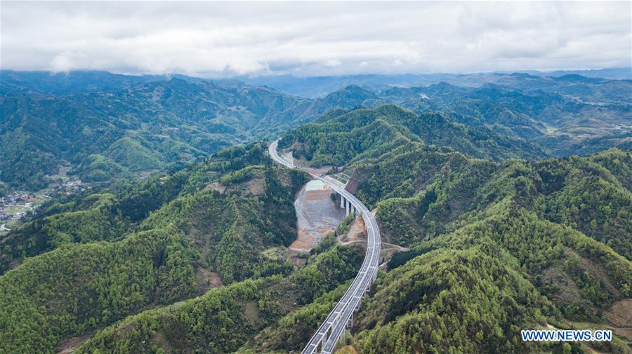 CHINA-GUIZHOU-INFRASTRUCTURE-EXPRESSWAY-CONSTRUCTION-TRAFFIC (CN)