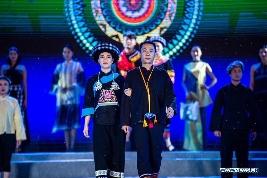 CHINA-GUIZHOU-WANGMO-ETHNIC OUTFITS (CN)