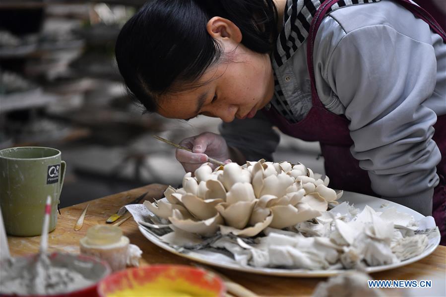 CHINA-HENAN-LUOYANG-PEONY PORCELAIN (CN)