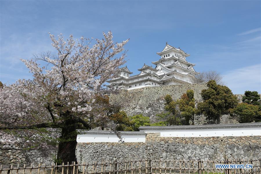 JAPAN-HYOGO-HIMEIJI CASTLE-SCENERY