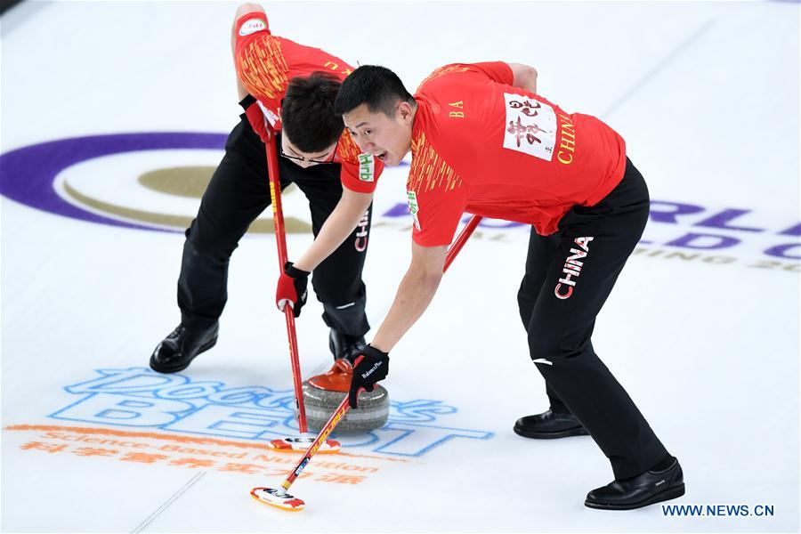 (SP)CHINA-BEIJING-CURLING-WCF WORLD CUP GRAND FINAL-DAY 2