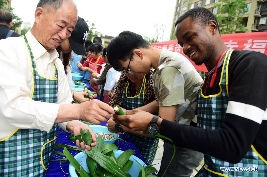 #CHINA-DRAGON BOAT FESTIVAL-FOLK CUSTOMS (CN)