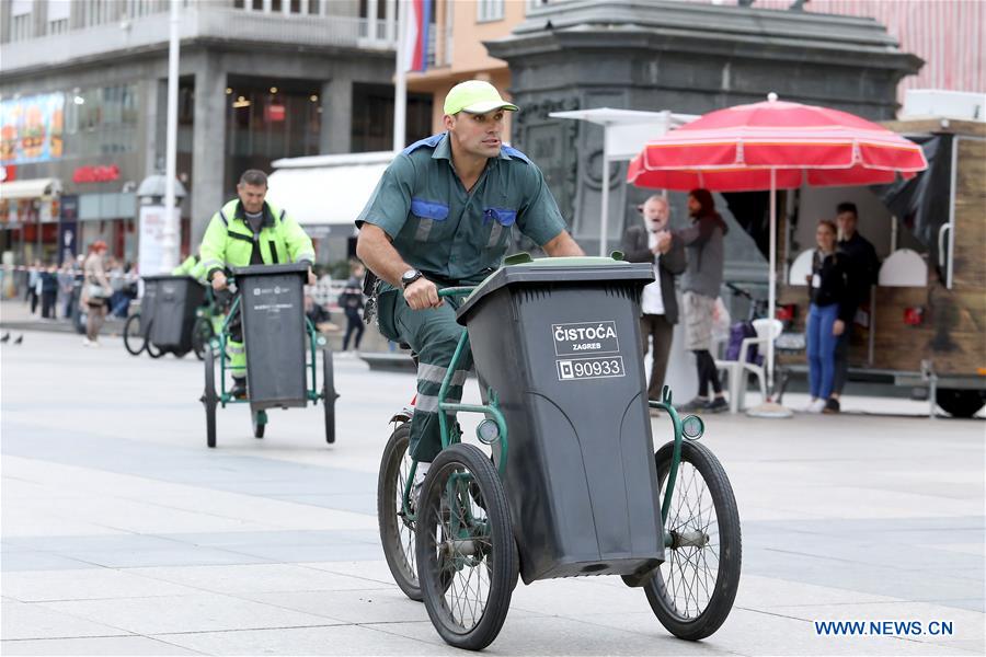 CROATIA-ZAGREB-GARBAGE CART RACE