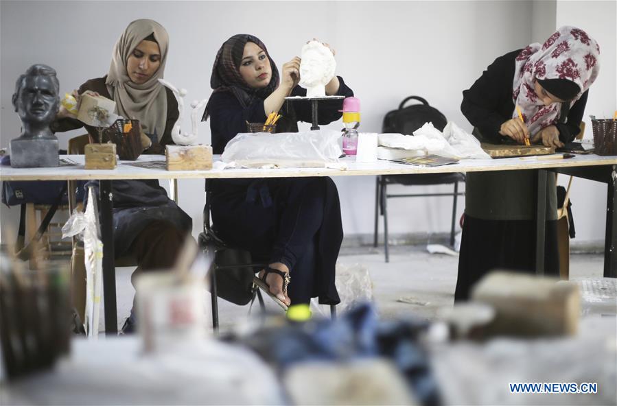 MIDEAST-GAZA-ART TRAINING