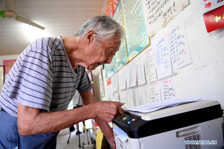 CHINA-ANHUI-HEXIAN COUNTY-ELDER-VOLUNTEER FOR LEFT-BEHIND CHILDREN (CN)