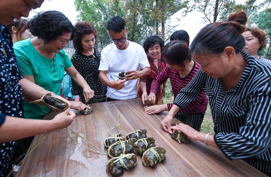 CHINA-ZHEJIANG-HUZHOU-CRAB-BINDING COMPETITION (CN)