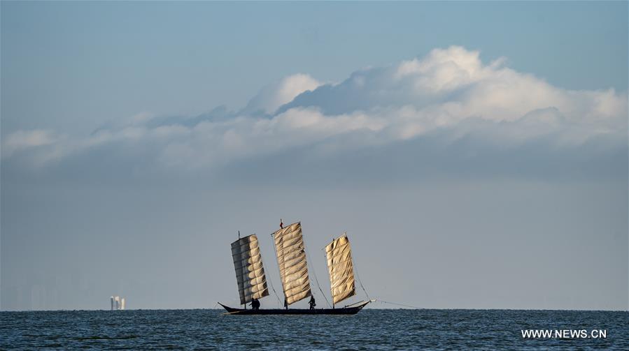 CHINA-YUNNAN-KUNMING-DIANCHI LAKE-SCENERY (CN)