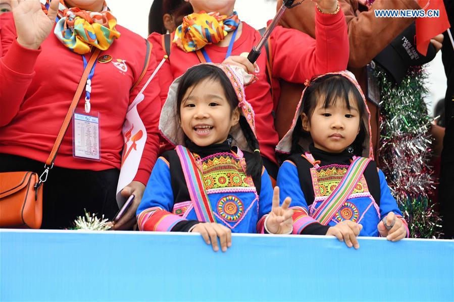 CHINA-YUNNAN-MOJIANG-TWINS-FLOAT PARADE (CN)