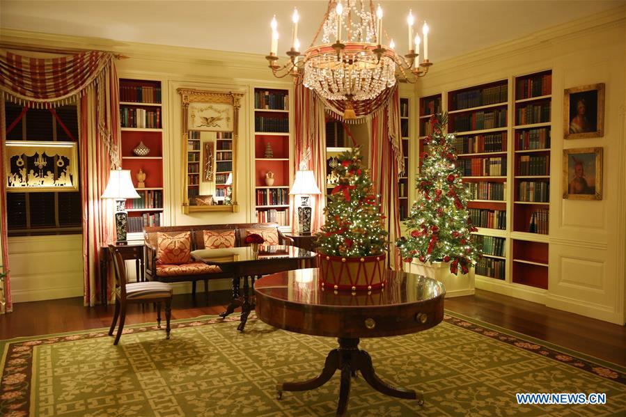 U.S.-WASHINGTON D.C.-WHITE HOUSE-CHRISTMAS-DECORATIONS