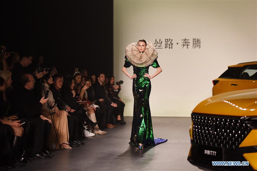 U.S.-NEW YORK-FASHION WEEK-HU SHEGUANG