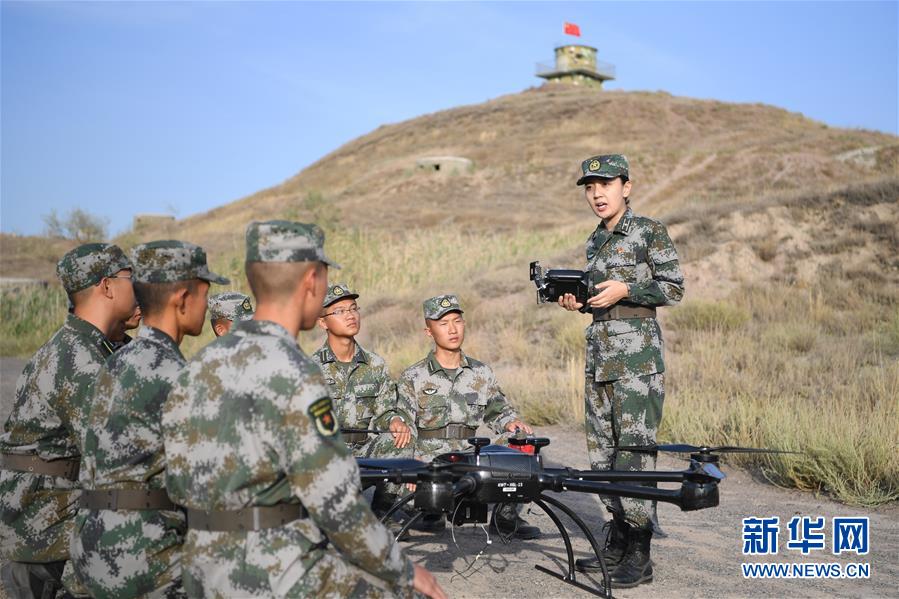 （图文互动）（1）历史的见证——陆军边海防学院维吾尔族女讲师其曼古力一家三代守疆固边记事