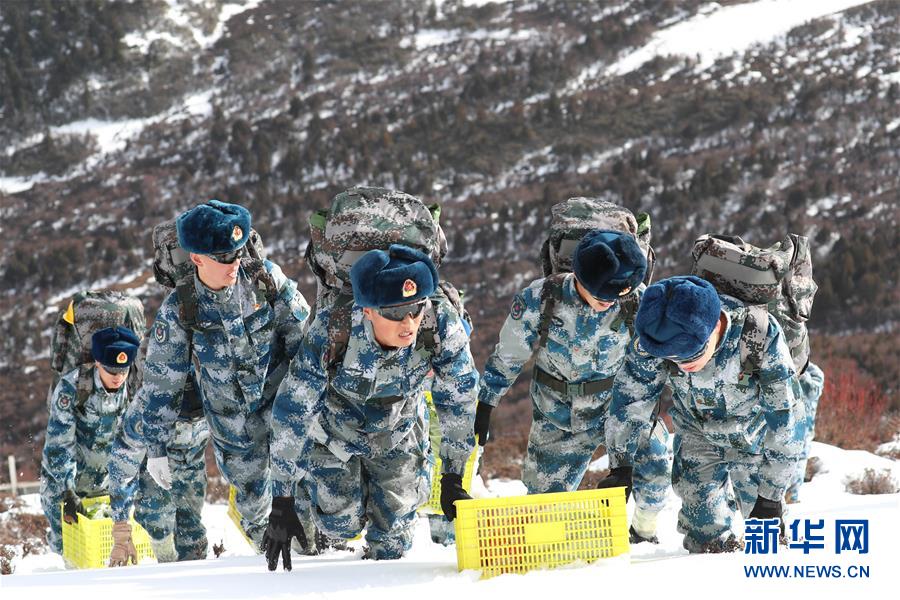 （图文互动）（4）特写：山再高，也要把给养送上去！