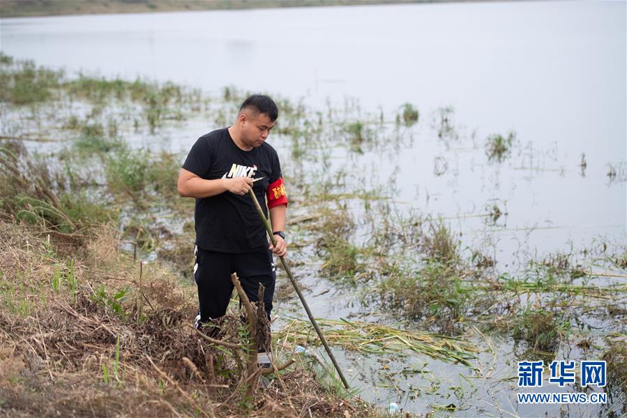 （防汛抗洪·图文互动）（2）在大堤上成长，为人民守护——洪水中的青年“生力军”