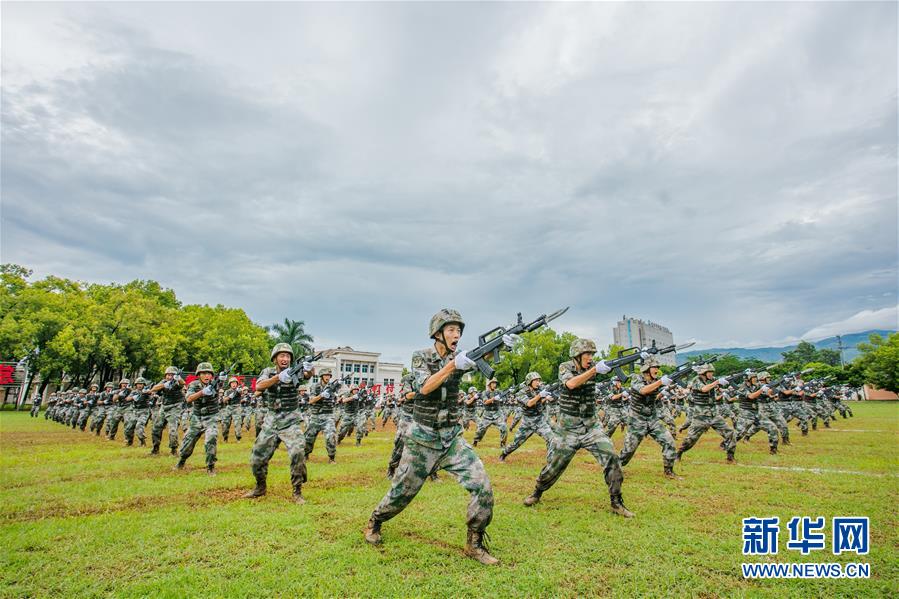 （在习近平强军思想指引下·我们在战位报告·图文互动）（2）千里移防，铁心跟党走——南部战区陆军第75集团军某红军旅政治建军、练兵备战记事