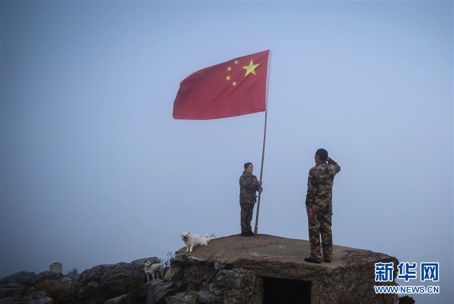 （壮丽70年·奋斗新时代——共和国荣光·图文互动）（1）王继才：“让我一辈子守着这面旗！”