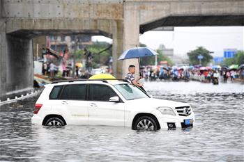 广西柳州遭遇暴雨袭击