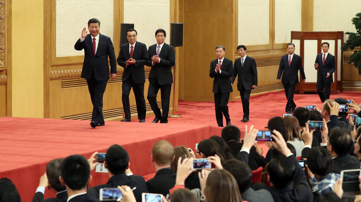 习近平等十九届中央政治局常委与中外记者见面