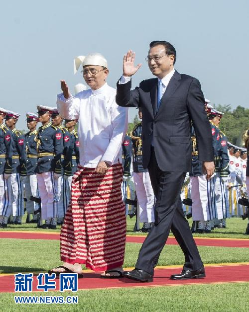 11月14日，中国国务院总理李克强在内比都同缅甸总统吴登盛举行会谈。这是会谈前，吴登盛在缅甸总统府前广场为李克强举行隆重的欢迎仪式。新华社记者 王晔 摄