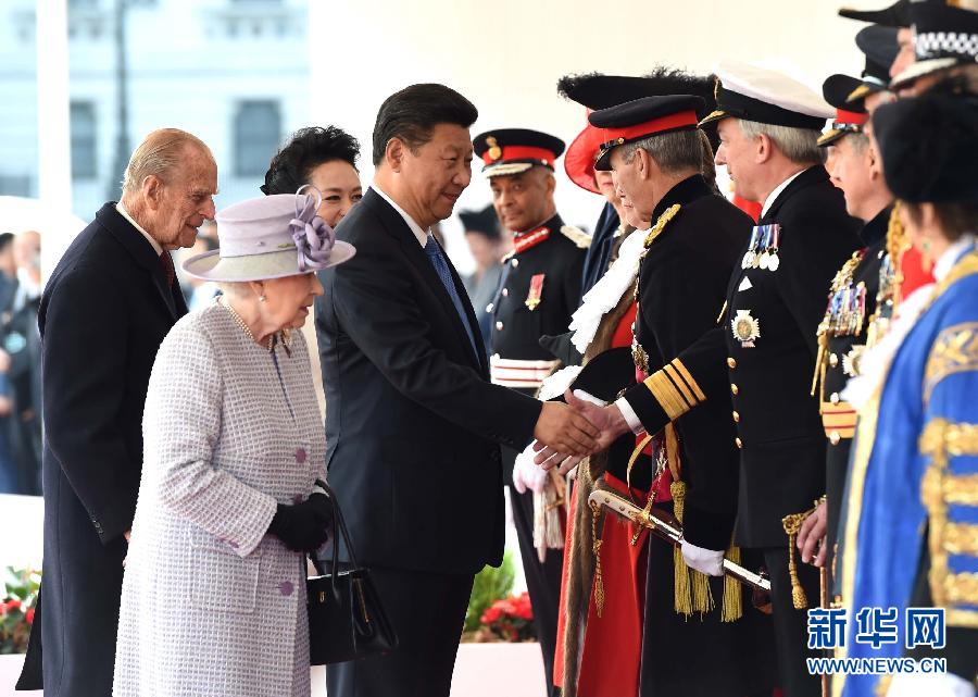 10月20日，对英国进行国事访问的国家主席习近平出席英国女王伊丽莎白二世在伦敦骑兵检阅场举行的隆重欢迎仪式。 新华社记者 饶爱民 摄