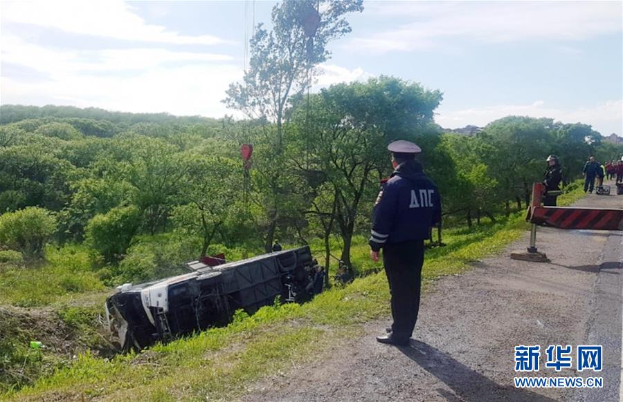 （国际）（1）中国游客在俄滨海边疆区遭遇车祸2人死亡