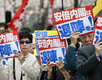 麻烦重重 安倍难逃“森友劫”？